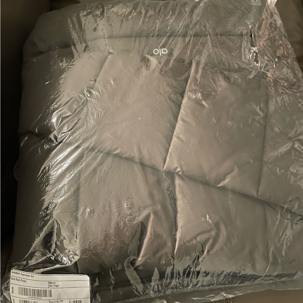 Alo Puffer Jacket